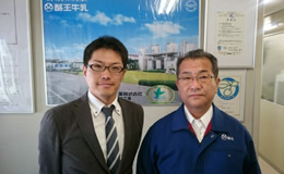 取締役　経営管理部　部長　鈴木　伸洋氏 株式会社ユニフォームネット　荒川　広志 取材日：2015年5月某日(福島県郡山市にて)