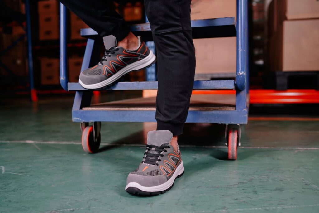 JSAA規格セーフティシューズ(プロスニーカー)の必要性と魅力