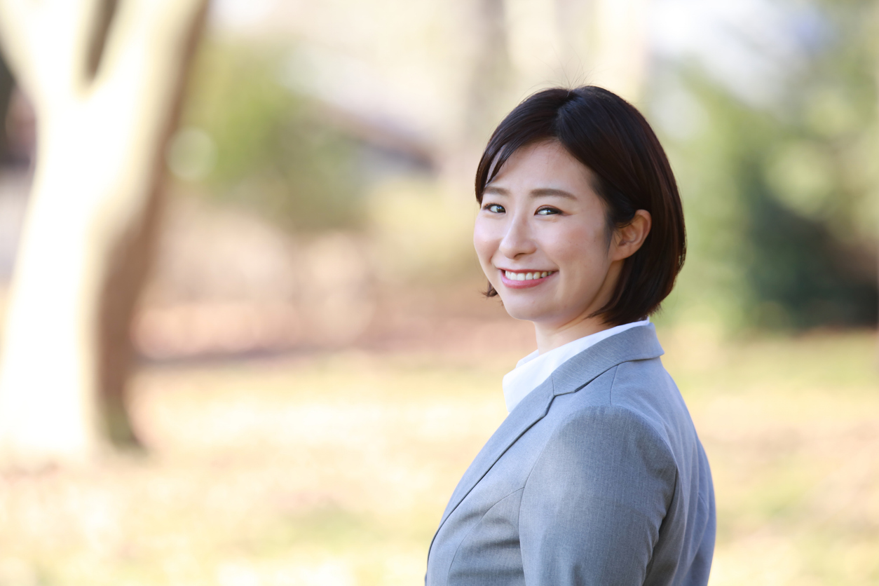 今、注目される「グレー系」制服という選択肢